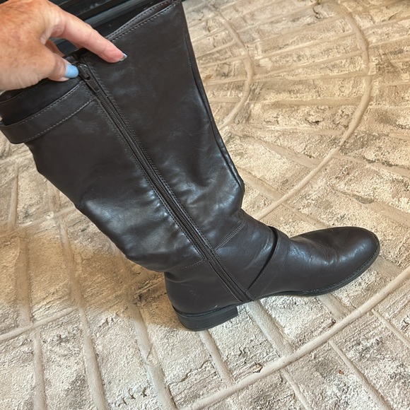 Tall boots - Picture 5 of 8